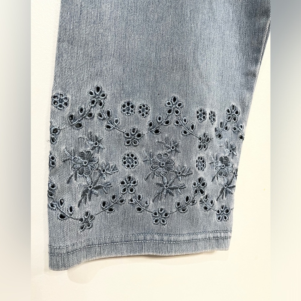 Khakis & Co brand tummy control capri leggings in light wash denim, size XL, new - Picture 6 of 6